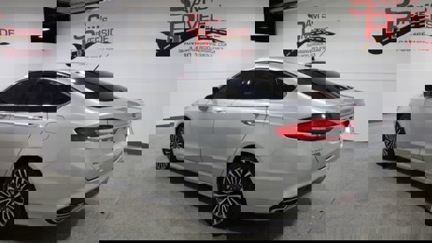 Used 2017 Ford Fusion SE image 4