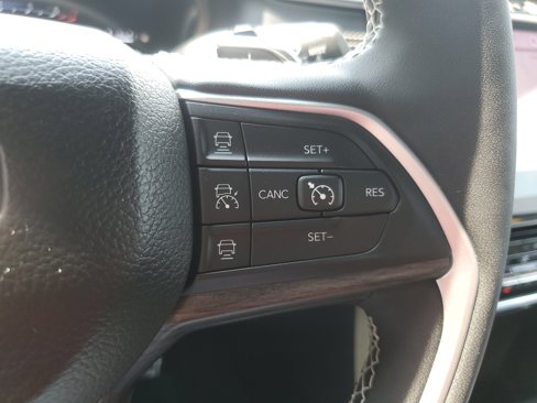 Used 2024 Jeep Grand Cherokee Limited w/ Black Appearance Package image 13
