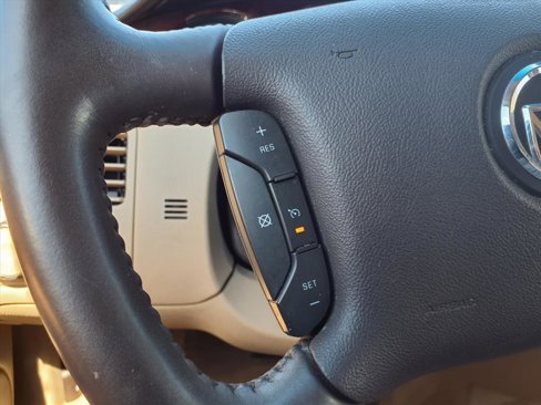 Used 2008 Buick Lucerne CXL image 12
