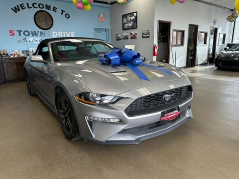 Used 2020 Ford Mustang Premium image 12