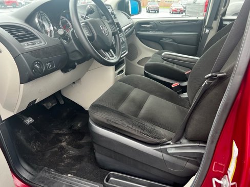 Used 2016 Dodge Grand Caravan American Value Package image 9
