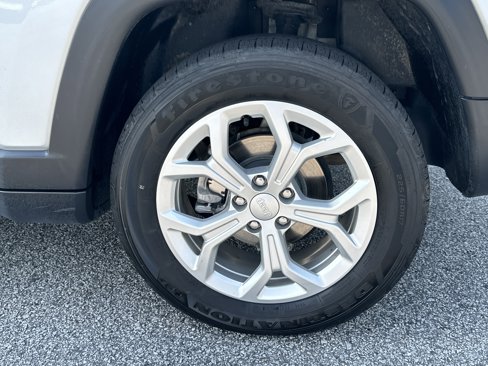 Used 2024 Jeep Compass Latitude image 19