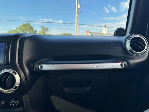 Used 2012 Jeep Wrangler Unlimited Sahara w/ Connectivity Group image 26
