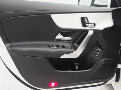 Used 2025 Mercedes-Benz CLA 250 image 34