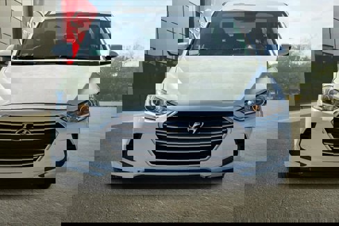 Used 2017 Hyundai Elantra SE image 11