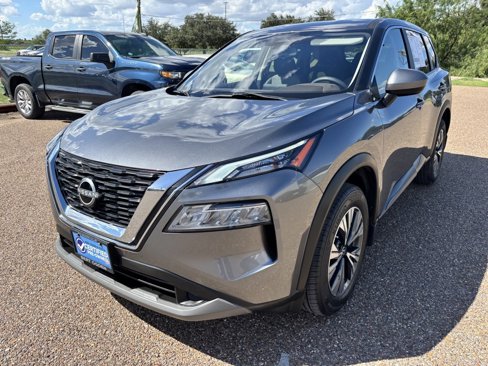 Used 2023 Nissan Rogue SV image 3