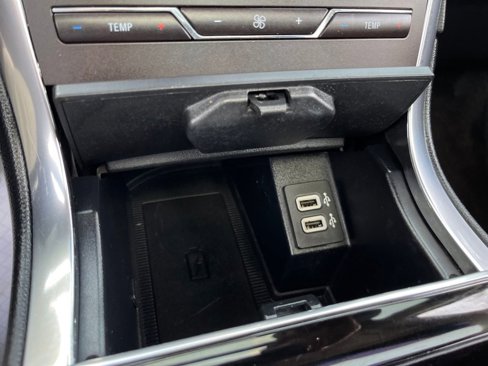 Used 2019 Ford Edge Titanium image 33