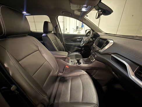 Used 2024 GMC Terrain SLT image 27