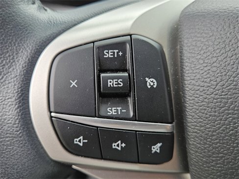 Used 2022 Ford Explorer XLT w/ Equipment Group 202A image 27