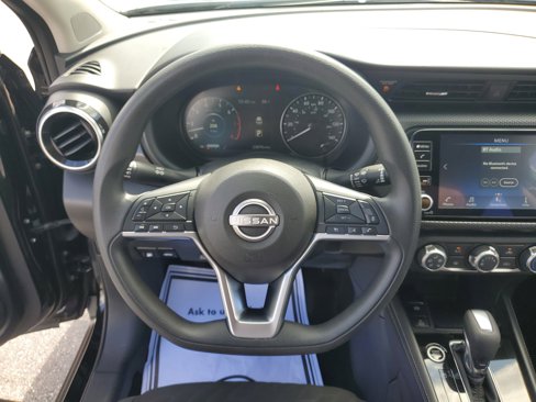Used 2023 Nissan Kicks SV image 16
