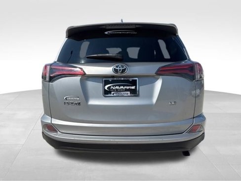 Used 2018 Toyota RAV4 LE image 7