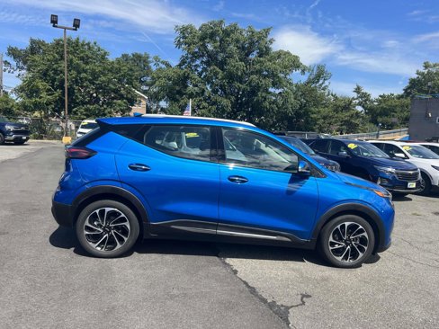 Used 2022 Chevrolet Bolt EUV Premier w/ Sun & Sound Package image 7