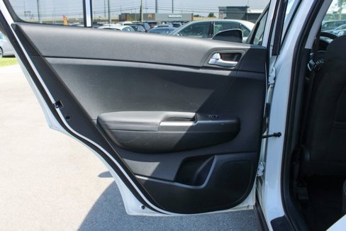 Used 2020 Kia Sportage LX image 32