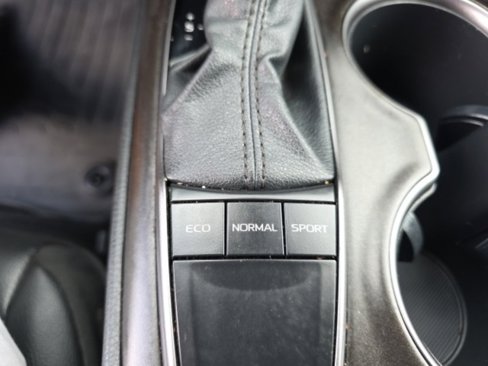 Used 2022 Toyota Camry SE image 25