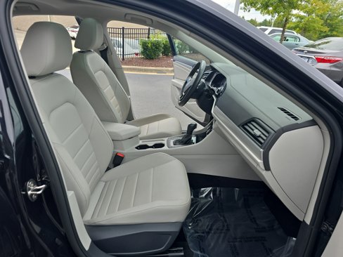 Used 2021 Volkswagen Jetta SE w/ SE Cold Weather Package image 10