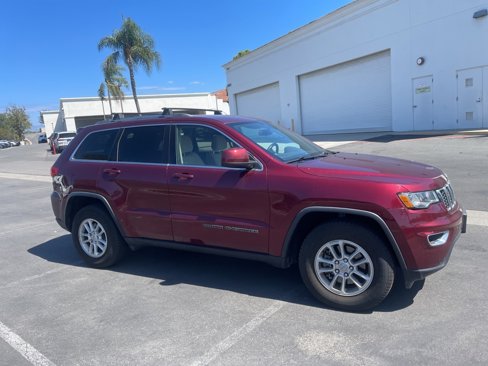 Used 2018 Jeep Grand Cherokee Laredo image 3