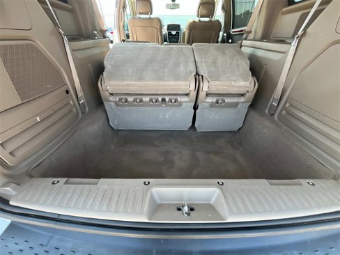 Used 2014 Chrysler Town & Country Limited w/ Luxury Group image 13