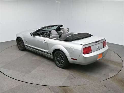 Used 2009 Ford Mustang Convertible image 33