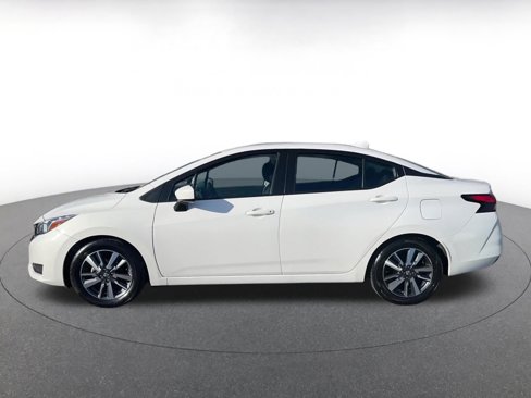 Used 2023 Nissan Versa SV image 9