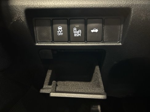 Used 2016 Toyota Avalon XLE Premium image 18
