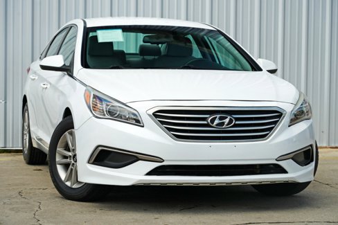 Used 2016 Hyundai Sonata SE image 2