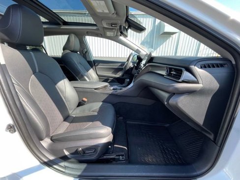 Used 2022 Toyota Camry XSE image 25