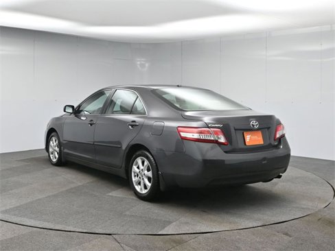Used 2011 Toyota Camry image 3