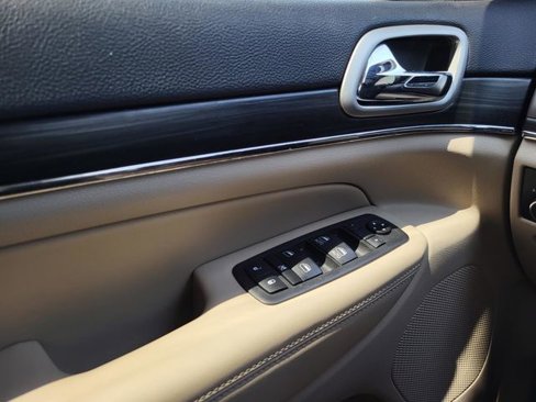 Used 2019 Jeep Grand Cherokee Limited image 30