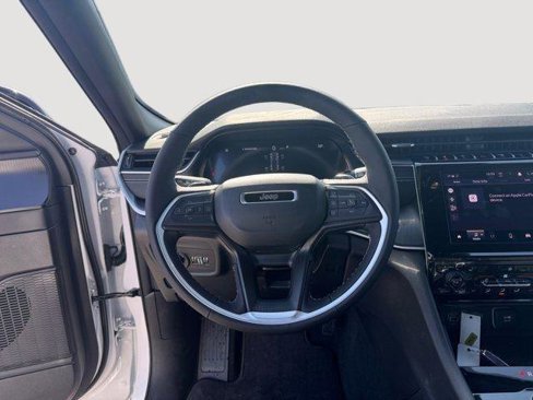 New 2025 Jeep Grand Cherokee Altitude image 12