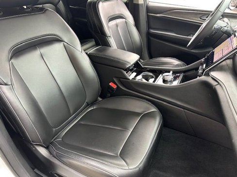 Used 2023 Jeep Grand Cherokee Limited w/ Black Appearance Package image 15