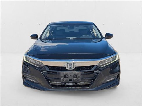 Used 2018 Honda Accord Touring image 2