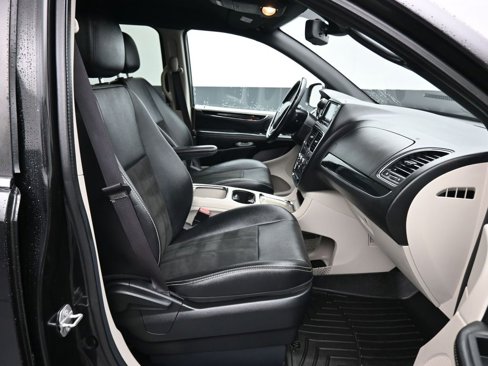 Used 2019 Dodge Grand Caravan SXT image 49