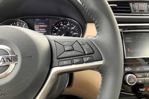 Used 2018 Nissan Rogue SV image 24