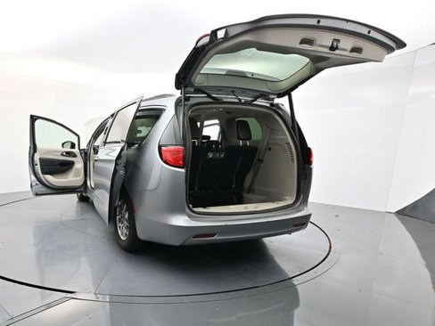 Used 2020 Chrysler Voyager Lxi image 46