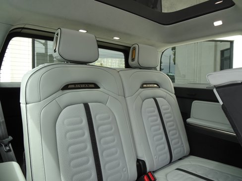 Used 2024 Rivian R1S Adventure image 25