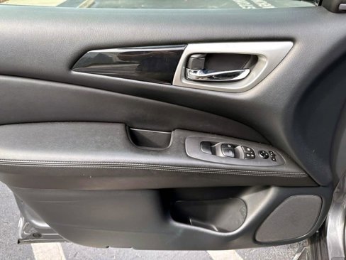 Used 2020 Nissan Pathfinder SV image 7