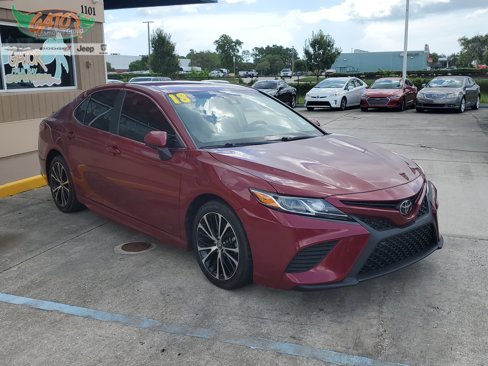Used 2018 Toyota Camry SE image 1