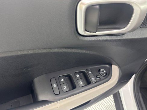 New 2025 Hyundai Venue SEL image 21