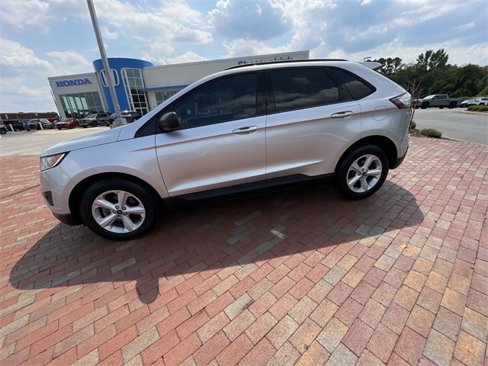 Used 2018 Ford Edge SE image 25