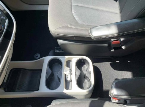 Used 2020 Chrysler Voyager L image 12
