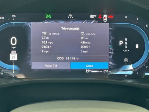 Certified 2025 Volvo XC40 B5 Plus image 27