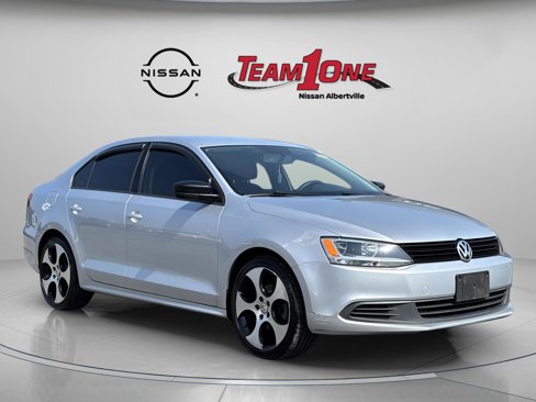 Used 2014 Volkswagen Jetta S image 2