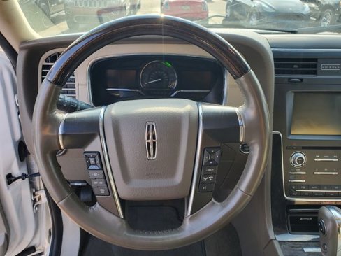 Used 2015 Lincoln Navigator L 4WD image 12