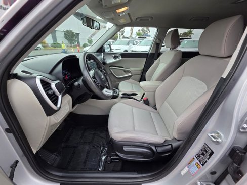 Used 2020 Kia Soul LX image 16