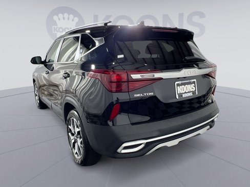 Used 2022 Kia Seltos EX image 4
