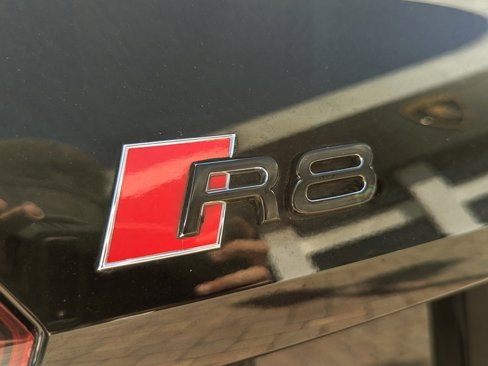 Used 2018 Audi R8 V10 w/ Premium Package image 12