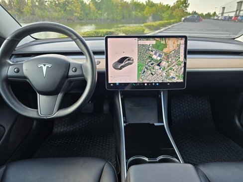 Used 2018 Tesla Model 3 Long Range image 3