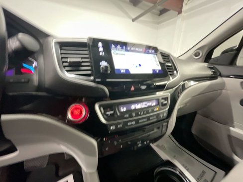 Used 2021 Honda Pilot Touring image 18