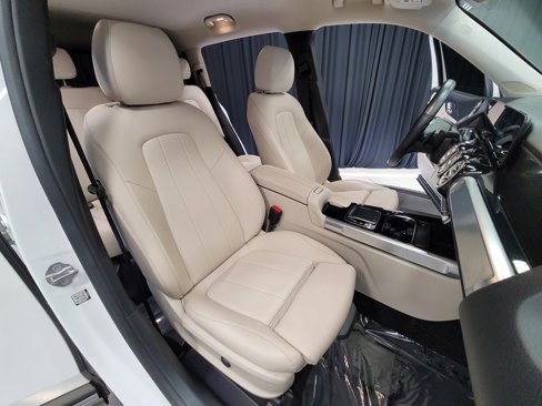 Used 2020 Mercedes-Benz GLB 250 w/ Premium Package image 35