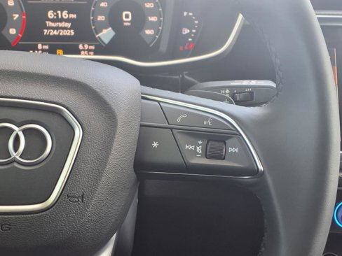 New 2025 Audi Q3 2.0T Premium image 14